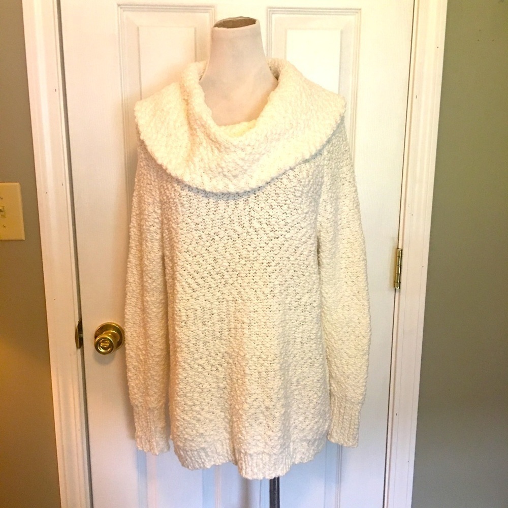 Liz Claiborne sz L, over size cowl neck, open knit sweater. Lagenlook, casual.